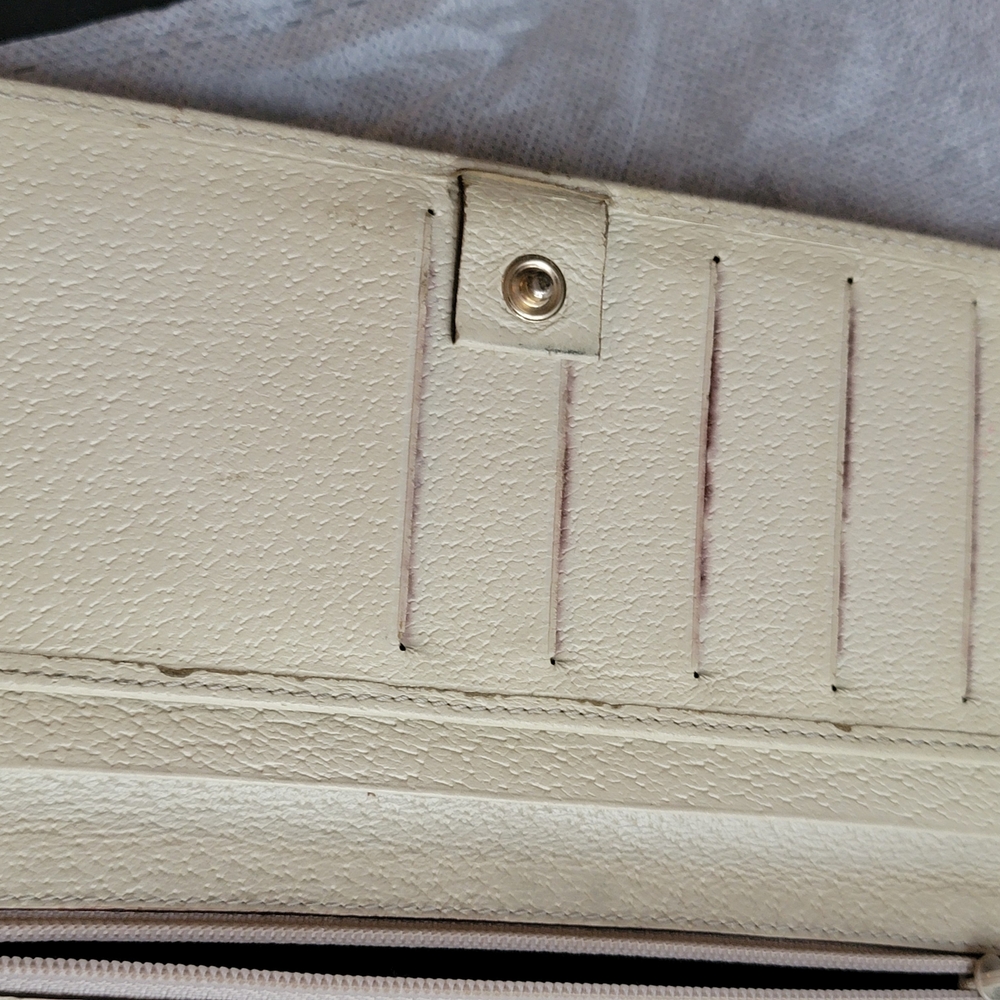 Gucci Tan Monogram Clutch With Kiss Lock - Picture 12 of 15